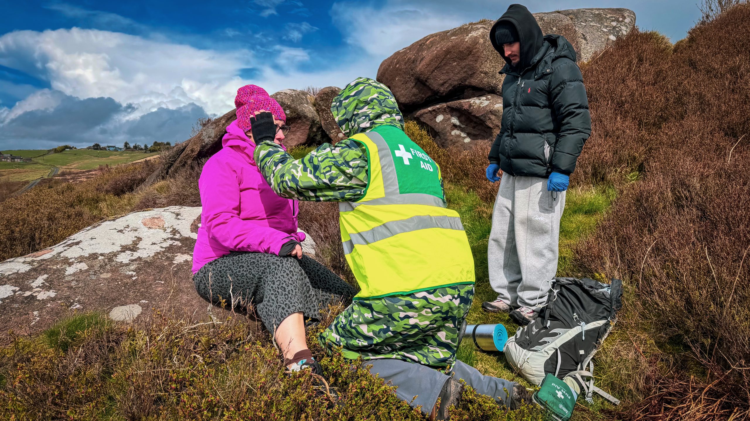 Patient assessment during outdoor first aid training